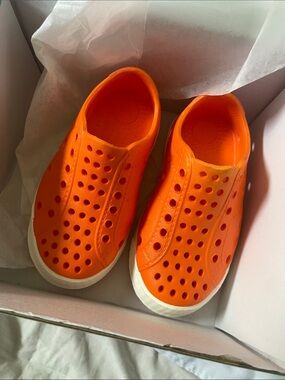 Shooshoos waterproof sneakers.